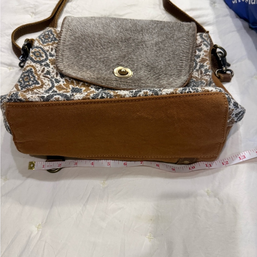 Myra Bag Ancient Art Convertible crossbody/backpack - Picture 6 of 7
